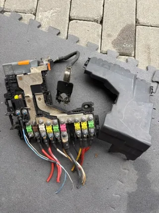 9665878180 Блок предохранителей Citroen C4 2 Арт e11779050, вид 2