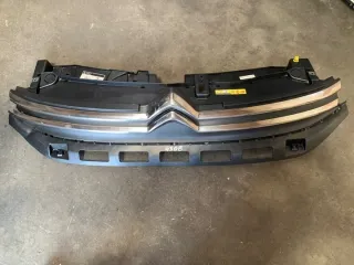 9812063477 Решетка радиатора Citroen C3 3 Арт e11776252, вид 1