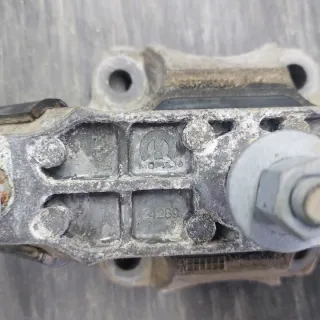 68375820AA Подушка крепления КПП Jeep Grand Cherokee IV (WK2) Арт e11768374, вид 4