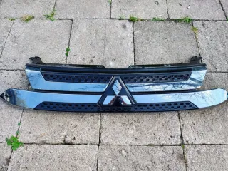 8W0853651H5454 Решетка радиатора Mitsubishi Outlander 3 restailing 2 Арт e11753426, вид 1