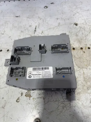 A2059006330 Блок предохранителей Mercedes C W205 Арт e11734197, вид 1
