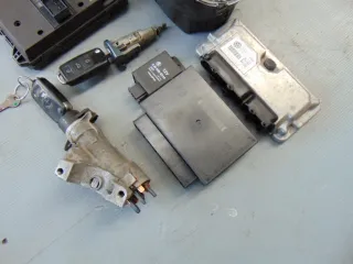 03C906024B Блок управления двигателем Skoda Fabia 2 Арт e11703114, вид 4