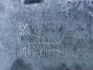 4M0825235A Декоративная крышка двигателя Audi Q7 4M Арт e11683425, вид 3