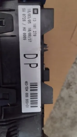 13181278 Блок предохранителей Opel Astra H Арт e11670888, вид 4
