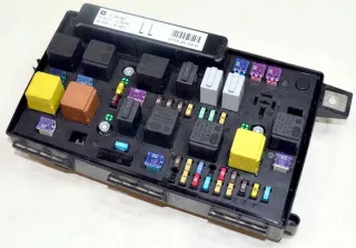 13268302 Блок предохранителей Opel Astra H Арт e11670858, вид 1