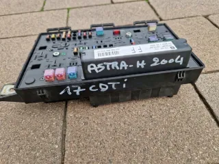 13191129 Блок предохранителей Opel Astra H Арт e11670839, вид 2