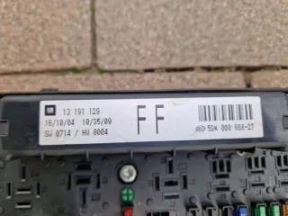 13191129 Блок предохранителей Opel Astra H Арт e11670839, вид 4