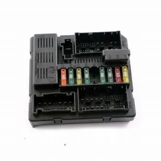 7560626 Блок предохранителей BMW X3 E83 Арт e11668022, вид 1