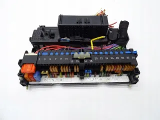 8364542 17358685557 Блок предохранителей BMW X3 E83 Арт e11668015, вид 1