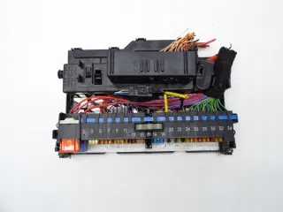 8364542 17358685557 Блок предохранителей BMW X3 E83 Арт e11668015, вид 2