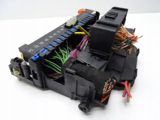 8364542 17358685557 Блок предохранителей BMW X3 E83 Арт e11668015, вид 7