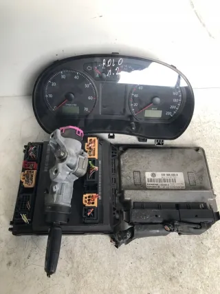 03E906033R Блок управления двигателем Volkswagen Polo 5 Арт e11655279, вид 1