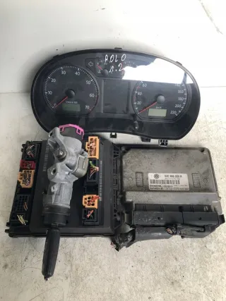 03E906033R Блок управления двигателем Volkswagen Polo 5 Арт e11655279, вид 2