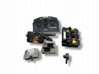 55561172 Блок управления двигателем Opel Zafira B Арт e11654668, вид 1