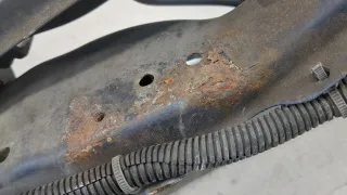 Планка под капот Nissan Note E11 2008г. F25119U0M0 - Фото 3