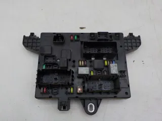 13302301 Блок предохранителей (багажник) Opel Astra J Арт BIT779082, вид 1