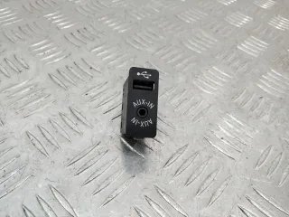 8410926660703 Разъем AUX / USB BMW X5 F15 Арт 85345, вид 1