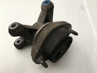  Подушка крепления КПП Audi A4 B7 Арт e1802249