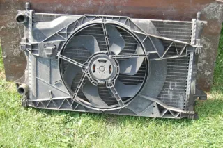 8200025635 Радиатор (основной) Renault Laguna 2 Арт e6874888, вид 1