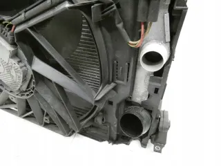 7575682 8509171 Радиатор (основной) BMW 5 F10/F11/GT F07 Арт e10089702, вид 4