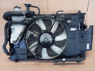 2015-2019 1640021330 1640021331 884600D420 8846012590 Радиатор (основной) Toyota Yaris 3 Арт e10475502, вид 1