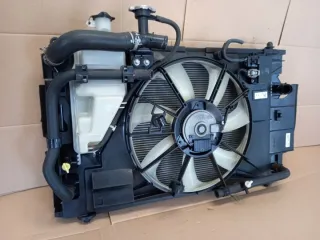 2015-2019 1640021330 1640021331 884600D420 8846012590 Радиатор (основной) Toyota Yaris 3 Арт e10475502, вид 5