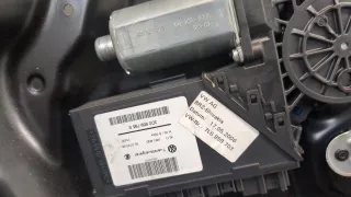 Стеклоподъемник левый задний Volkswagen Touareg 1 2006г. 7L0839461D,7L0959703D - Фото 2