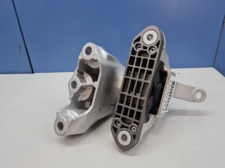 6600080023 Опора двигателя левая Geely Monjaro Арт ZAP352569