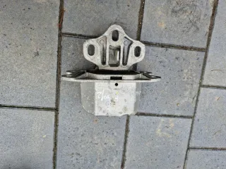 6853453 Подушка крепления КПП BMW 1 F40 Арт e10697238, вид 1