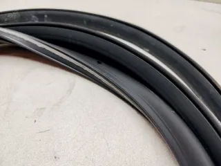 7P0837911 Уплотнительная резинка Volkswagen Touareg 2 Арт 2-446133, вид 4