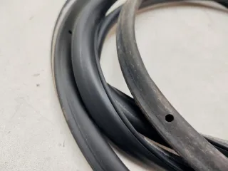 7P0837911 Уплотнительная резинка Volkswagen Touareg 2 Арт 2-446133, вид 6