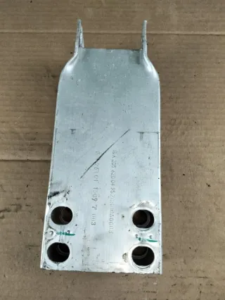 A2056200495 Кронштейн усилителя переднего бампера Mercedes C W205 Арт 2-451879, вид 1