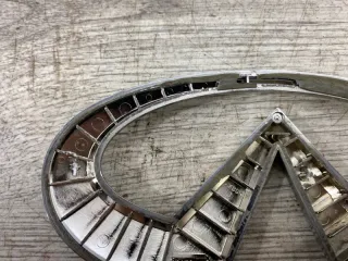 934911LA0A Эмблема крышки багажника Infiniti QX56 2 Арт 2-485497, вид 11