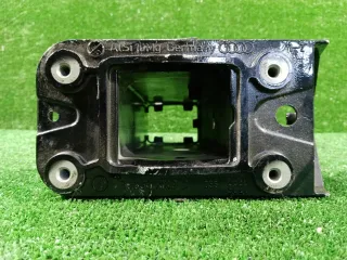 8J0806109D Кронштейн усилителя бампера переднего (домик) Audi TT 2 Арт 2-557370, вид 1