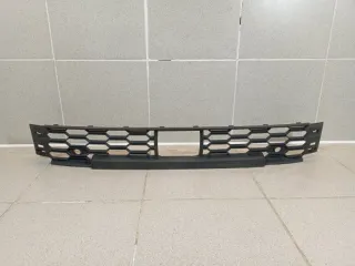 60U853677C Решетка в бампер центральная Skoda Rapid Арт 2-636448, вид 1