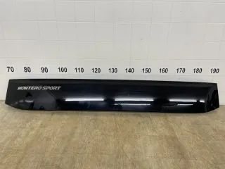 5817A263XA Накладка двери (крышки) багажника Mitsubishi Pajero 4 restailing 2 Арт 2-735978, вид 1