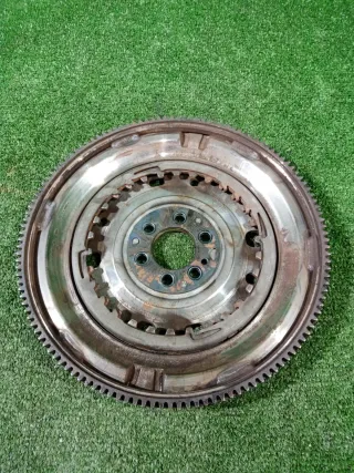 03F105266 Маховик двухмассовый Volkswagen Passat B7 Арт 2-834887, вид 1