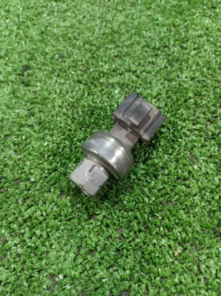 MR306624 Датчик давления фреона кондиционера Mitsubishi Outlander 1 Арт 2-957955, вид 1