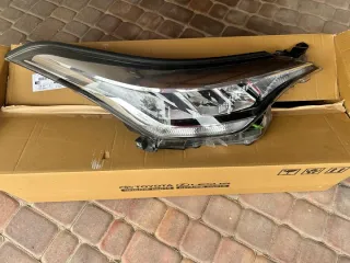 81110-F4180 Фара правая Toyota C-HR Арт e12785672, вид 1