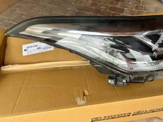 81110-F4180 Фара правая Toyota C-HR Арт e12785672, вид 2
