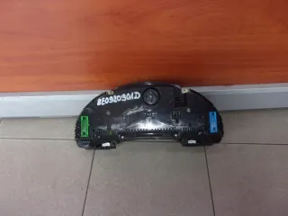 8E0920901D Щиток приборов (приборная панель) Audi A4 B7 Арт e11836309, вид 2