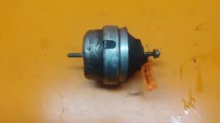 8D0199379  Подушка крепления двигателя Volkswagen Passat B5 Арт 01014099, вид 1