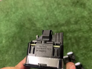 A1668707610 Кнопка закрытия крышки багажника Mercedes GLS X166 Арт 2-73174, вид 3