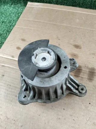 A2052400300 Подушка крепления двигателя Mercedes C W205 Арт 2-234061, вид 1