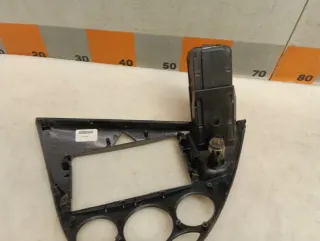 98ABA046A04AE Рамка под магнитолу Ford Focus 1 Арт 2-669858, вид 3