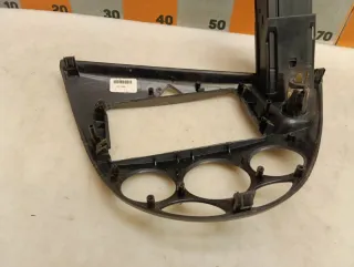 98ABA046A04AE Рамка под магнитолу Ford Focus 1 Арт 2-669858, вид 4