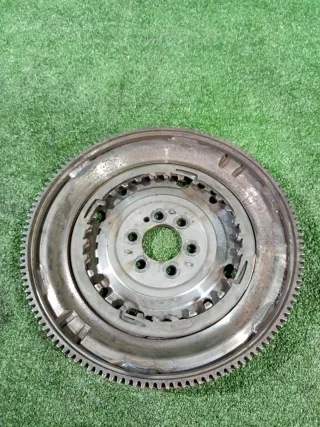 03F105266C Маховик двухмассовый Volkswagen Passat B7 Арт 2-968253, вид 1